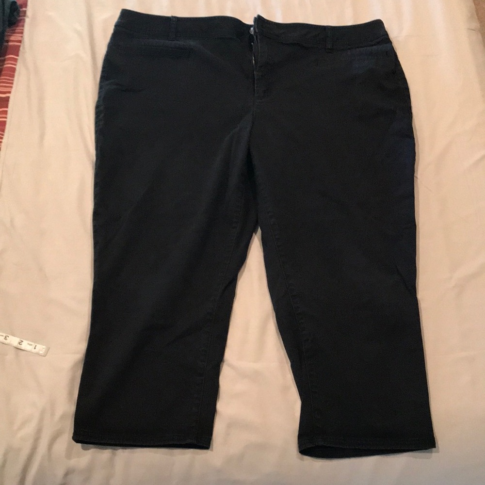 B2G1 free $5 items Lane Bryant black capris sz 26